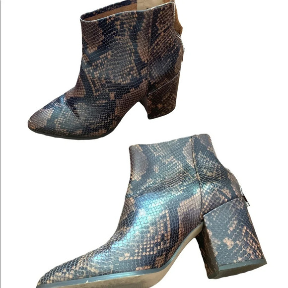 Steve Madden Jillian Brown Snakeskin Booties - Picture 1 of 4
